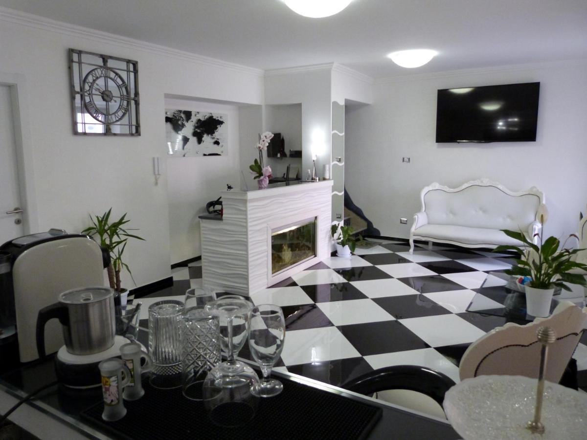 Clelia'S Boutique Rooms & Suites ラ・マッダレーナ エクステリア 写真