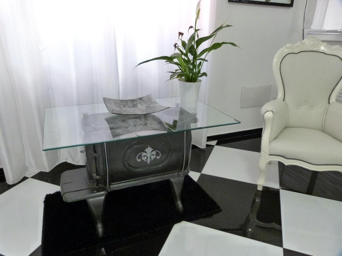 Clelia'S Boutique Rooms & Suites ラ・マッダレーナ エクステリア 写真
